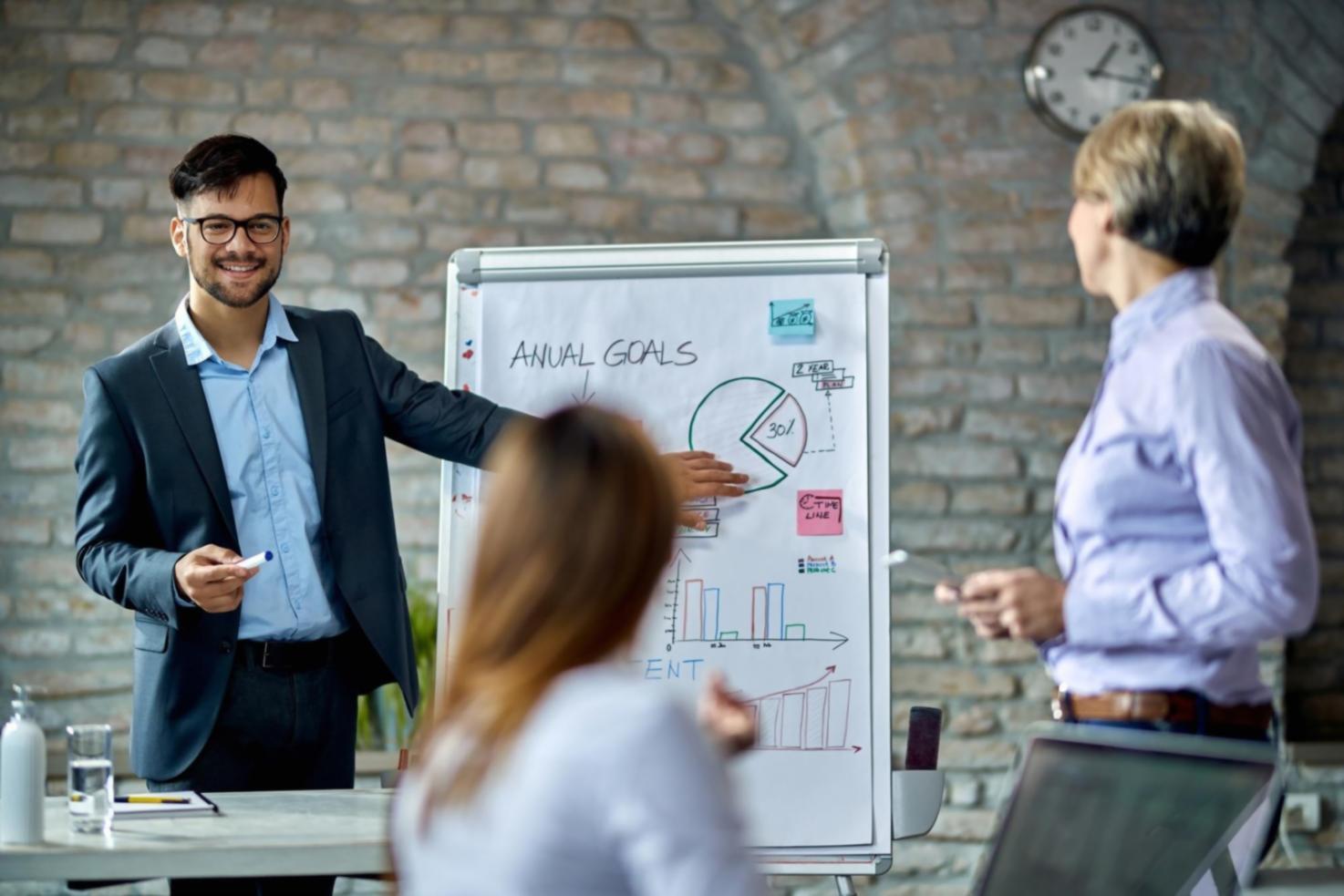Sessione di coaching di gruppo in ambiente professionale